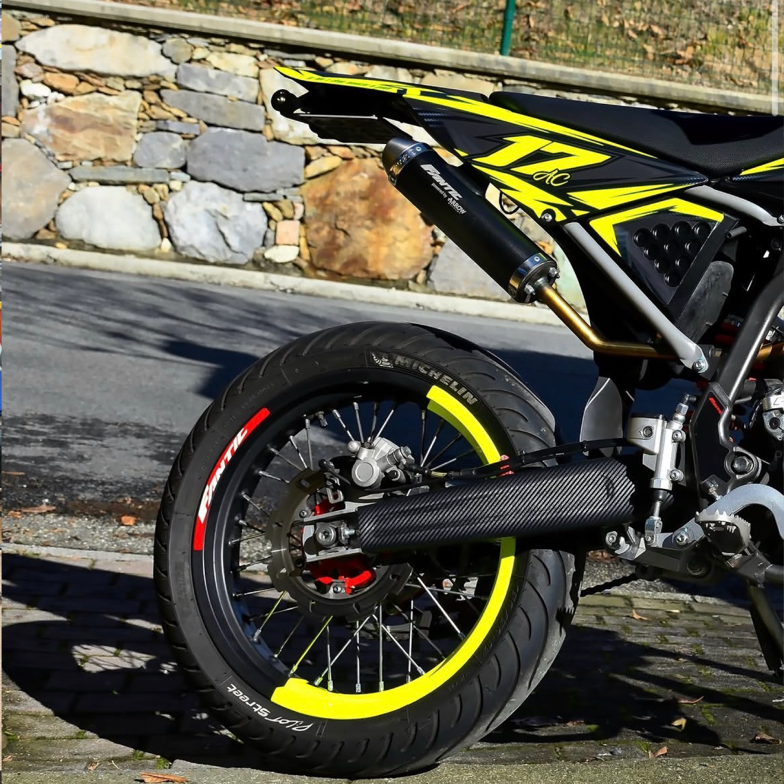 KIT ADESIVI CERCHI MOTARD BICOLOR grafiche ruote moto 17'' universali