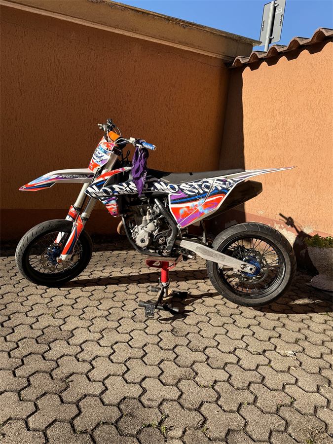 Moto di un cliente con grafica Zento su misura