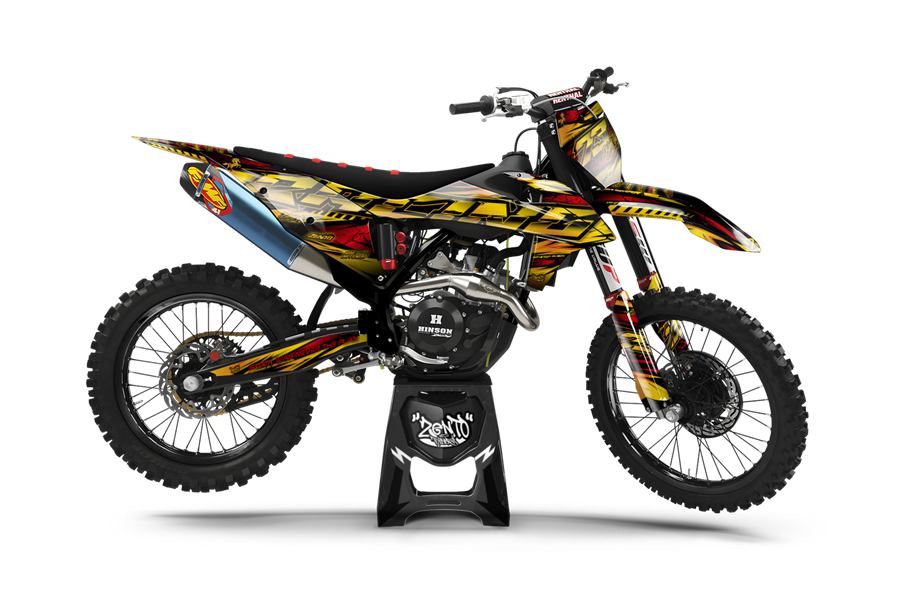 Moto di un cliente con grafica Zento su misura