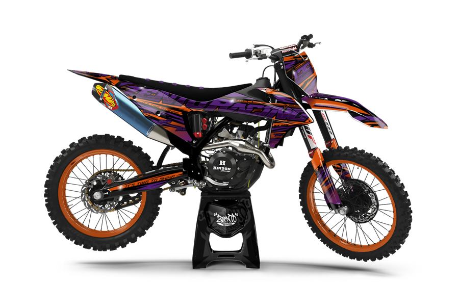 Moto di un cliente con grafica Zento su misura