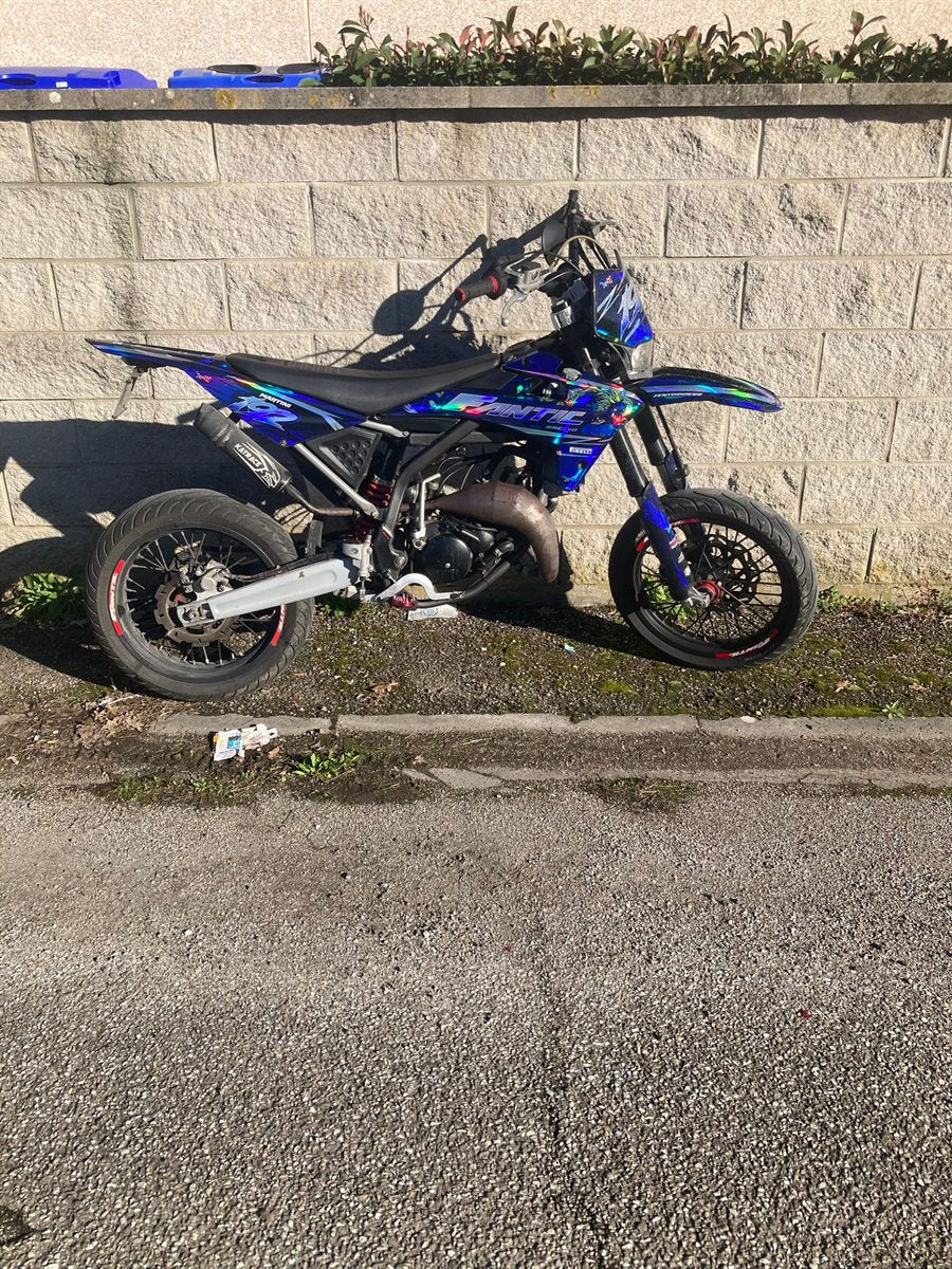 Moto di un cliente con grafica Zento su misura