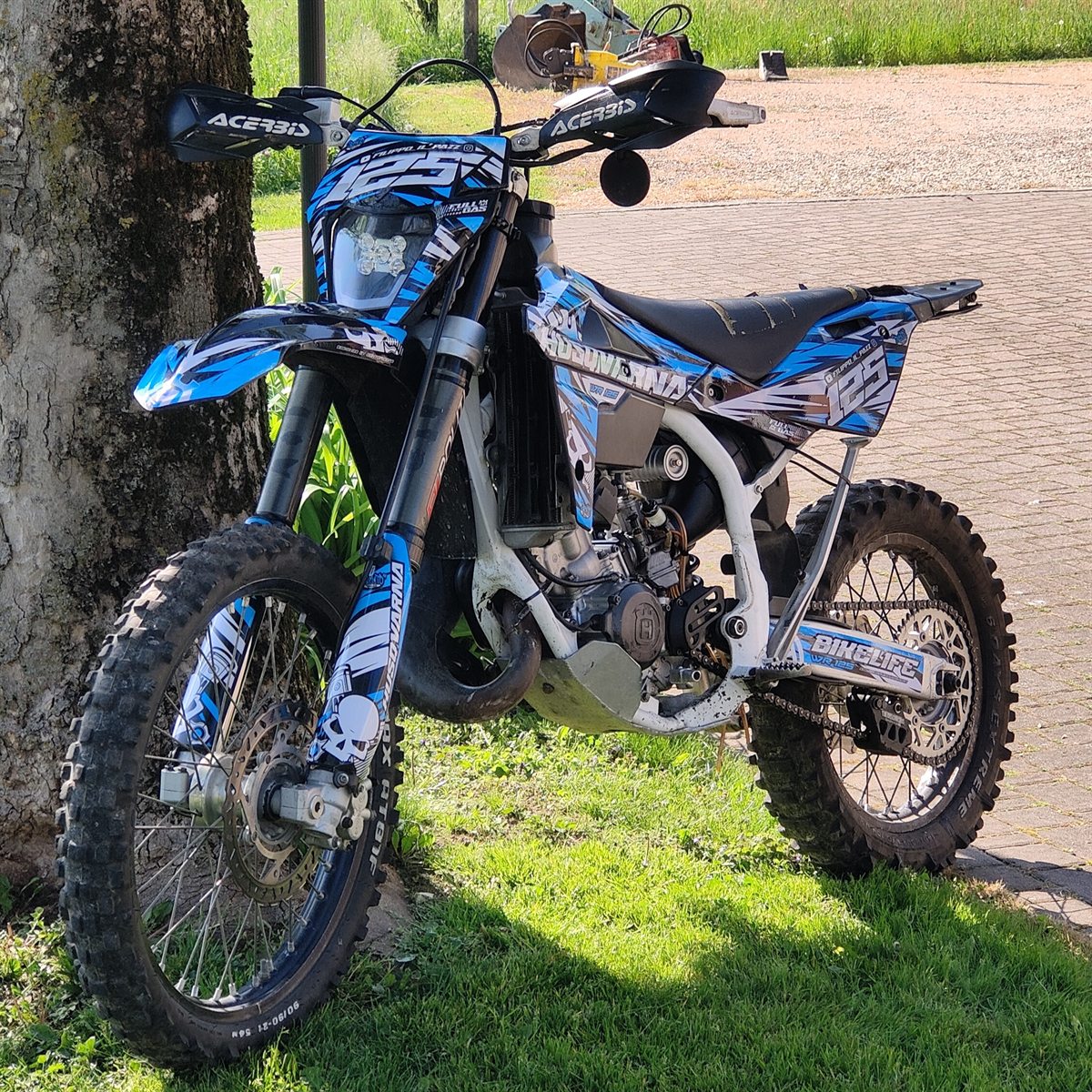 Moto di un cliente con grafica Zento su misura