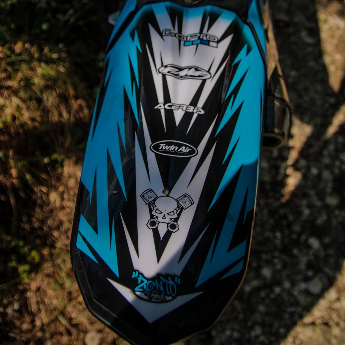Moto di un cliente con grafica Zento su misura
