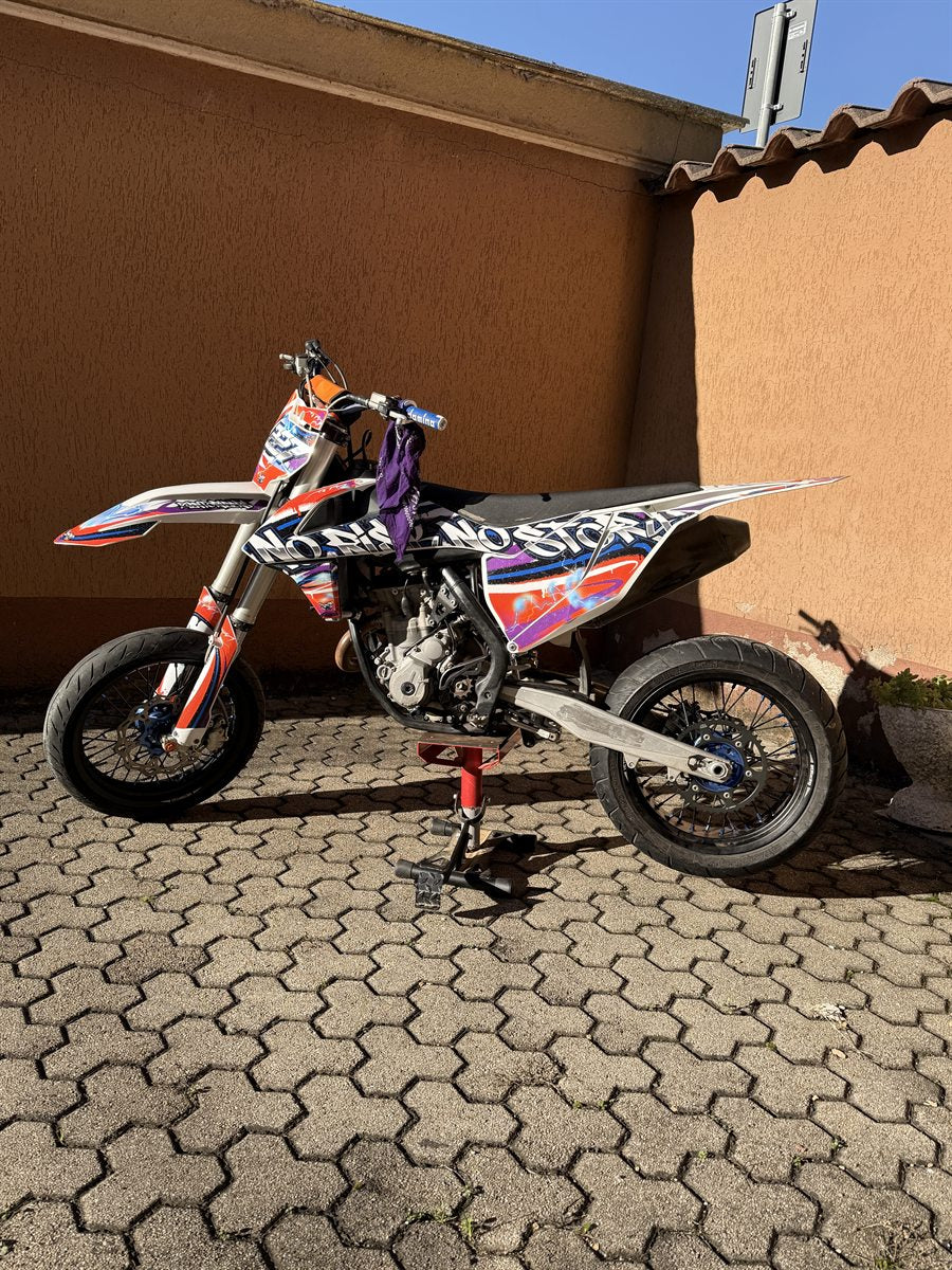 Moto di un cliente con grafica Zento su misura