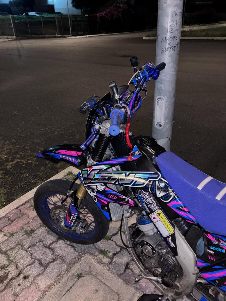 Moto di un cliente con grafica Zento su misura