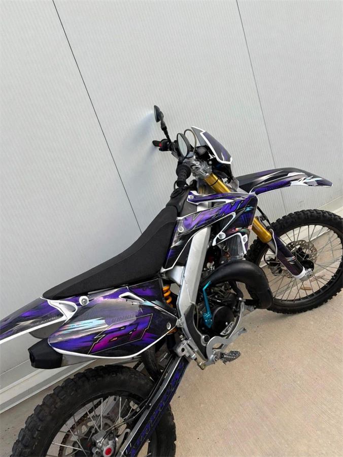 Moto di un cliente con grafica Zento su misura