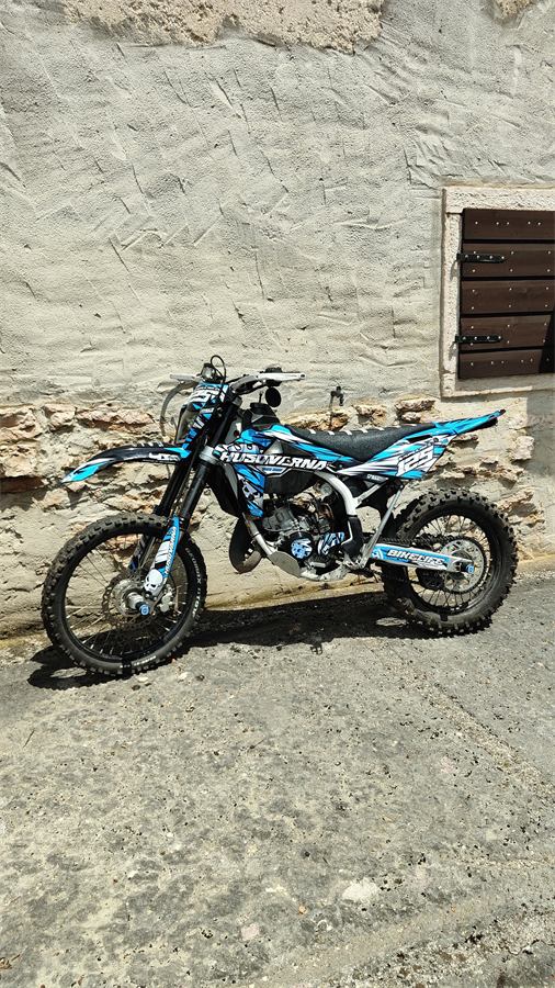 Moto di un cliente con grafica Zento su misura